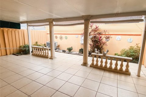 Copropriété à louer à Miami, Floride: 2 chambres, 91.97 m2 № 1983847 - photo 17