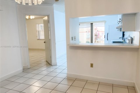 Copropriété à louer à Miami, Floride: 2 chambres, 91.97 m2 № 1983847 - photo 4