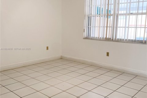 Copropriété à louer à Miami, Floride: 2 chambres, 91.97 m2 № 1983847 - photo 14