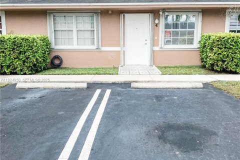 Copropriété à louer à Miami, Floride: 2 chambres, 91.97 m2 № 1983847 - photo 18
