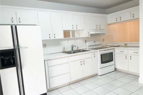 Copropriété à louer à Miami, Floride: 2 chambres, 91.97 m2 № 1983847 - photo 7