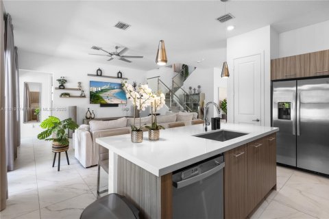 Casa en venta en Miramar, Florida, 4 dormitorios, 251.21 m2 № 1777819 - foto 16