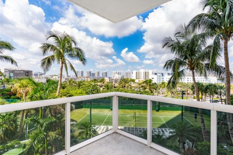 Condo in Sunny Isles Beach, Florida, 3 bedrooms  № 2014753 - photo 14