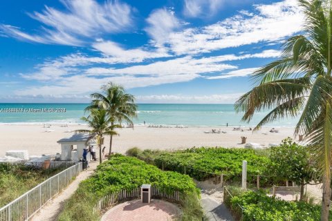 Condo in Sunny Isles Beach, Florida, 3 bedrooms  № 2014753 - photo 22