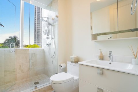 Condo in Sunny Isles Beach, Florida, 3 bedrooms  № 2014753 - photo 19