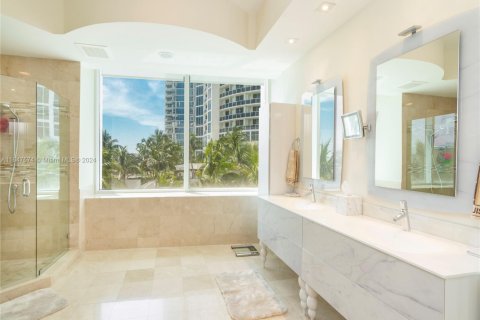 Condo in Sunny Isles Beach, Florida, 3 bedrooms  № 2014753 - photo 8