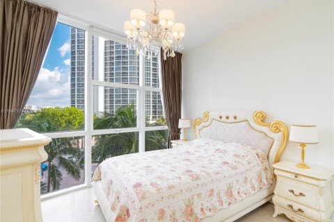 Condo in Sunny Isles Beach, Florida, 3 bedrooms  № 2014753 - photo 17