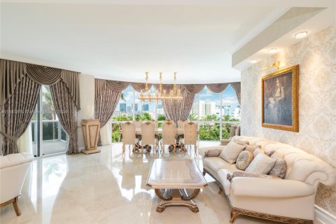 Condo in Sunny Isles Beach, Florida, 3 bedrooms  № 2014753 - photo 3