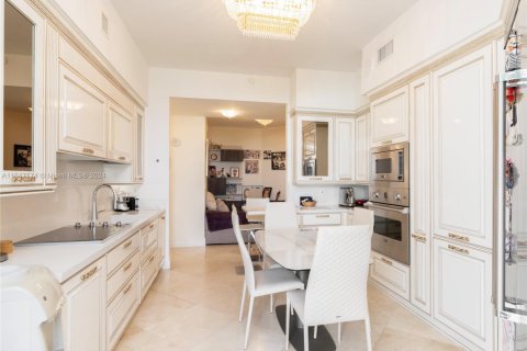 Condo in Sunny Isles Beach, Florida, 3 bedrooms  № 2014753 - photo 16