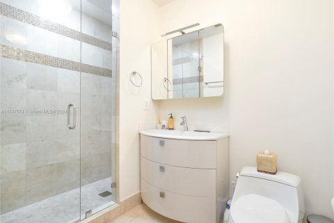 Condo in Sunny Isles Beach, Florida, 3 bedrooms  № 2014753 - photo 18