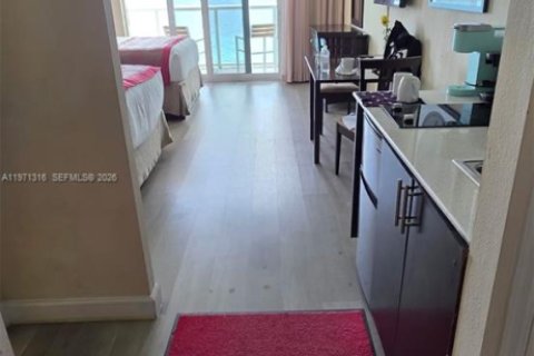 Condominio en venta en Sunny Isles Beach, Florida, 33.44 m2 № 2032888 - foto 10