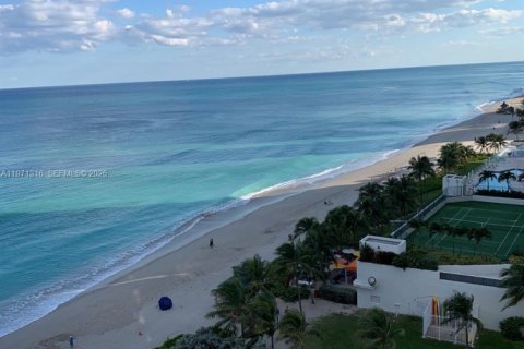 Condominio en venta en Sunny Isles Beach, Florida, 33.44 m2 № 2032888 - foto 2