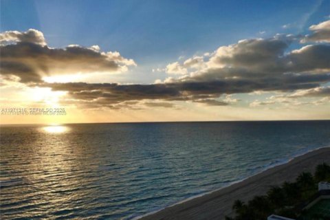 Condominio en venta en Sunny Isles Beach, Florida, 33.44 m2 № 2032888 - foto 14