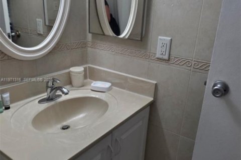 Condominio en venta en Sunny Isles Beach, Florida, 33.44 m2 № 2032888 - foto 8