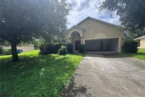 House in Lake Wales, Florida 3 bedrooms, 151.8 sq.m. № 2378100