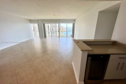 Condominio en alquiler en Miami, Florida, 3 dormitorios, 158.21 m2 № 1852178 - foto 6