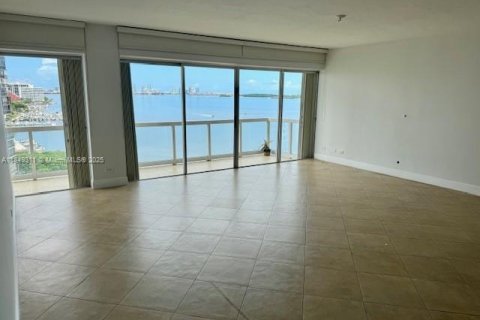 Condominio en alquiler en Miami, Florida, 3 dormitorios, 158.21 m2 № 1852178 - foto 3