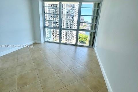 Condominio en alquiler en Miami, Florida, 3 dormitorios, 158.21 m2 № 1852178 - foto 17