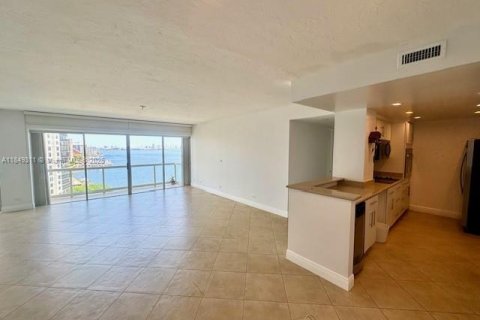 Condominio en alquiler en Miami, Florida, 3 dormitorios, 158.21 m2 № 1852178 - foto 4