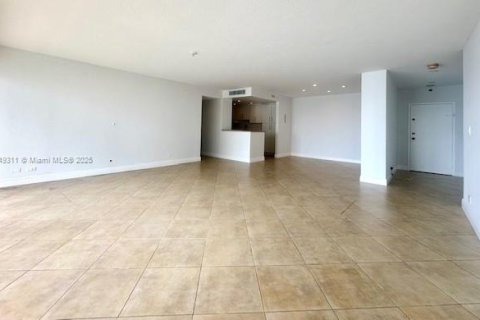 Condominio en alquiler en Miami, Florida, 3 dormitorios, 158.21 m2 № 1852178 - foto 8