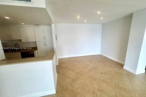 Condominio en alquiler en Miami, Florida, 3 dormitorios, 158.21 m2 № 1852178 - foto 5