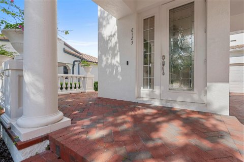 Villa ou maison à vendre à Tampa, Floride: 4 chambres, 324.79 m2 № 2142135 - photo 4