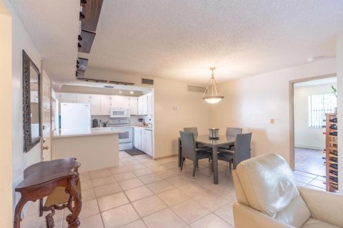 Condo in Plantation, Florida, 2 bedrooms  № 2245608 - photo 7
