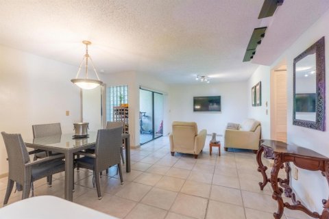 Condo in Plantation, Florida, 2 bedrooms  № 2245608 - photo 4