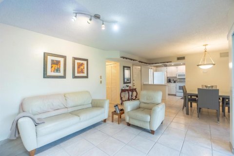 Condo in Plantation, Florida, 2 bedrooms  № 2245608 - photo 9