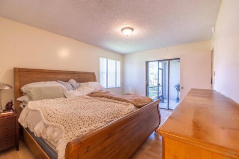 Condo in Plantation, Florida, 2 bedrooms  № 2245608 - photo 13