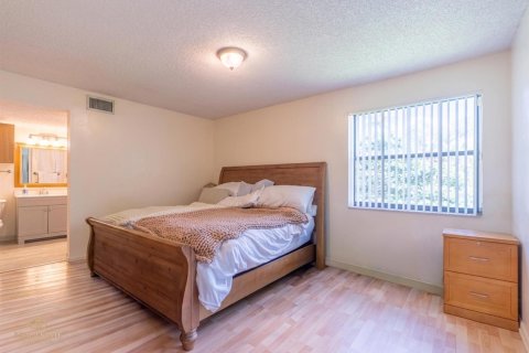 Condo in Plantation, Florida, 2 bedrooms  № 2245608 - photo 5