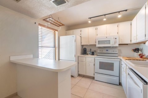Condo in Plantation, Florida, 2 bedrooms  № 2245608 - photo 18