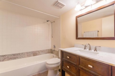 Condo in Plantation, Florida, 2 bedrooms  № 2245608 - photo 11