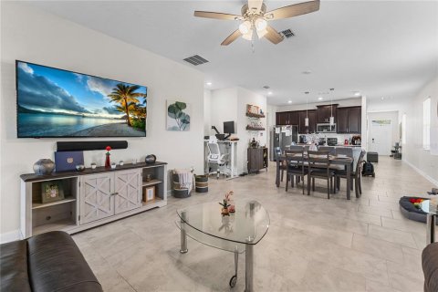 Casa en venta en Kissimmee, Florida, 3 dormitorios, 183.02 m2 № 1918603 - foto 18