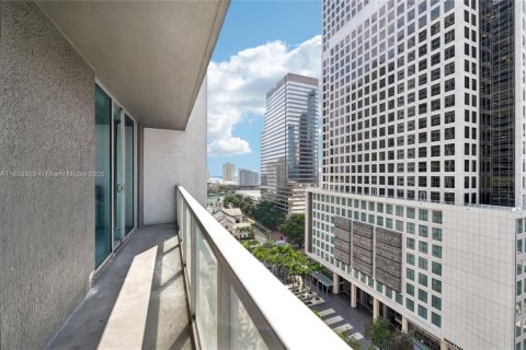 Condo in Miami, Florida, 1 bedroom  № 1946600 - photo 12
