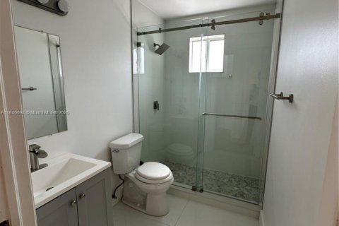 Villa ou maison à louer à Doral, Floride: 3 chambres, 119.84 m2 № 1939889 - photo 15