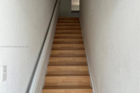 Villa ou maison à louer à Doral, Floride: 3 chambres, 119.84 m2 № 1939889 - photo 2