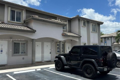 Villa ou maison à louer à Doral, Floride: 3 chambres, 119.84 m2 № 1939889 - photo 1