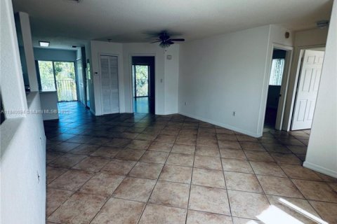 Villa ou maison à louer à Doral, Floride: 3 chambres, 119.84 m2 № 1939889 - photo 3