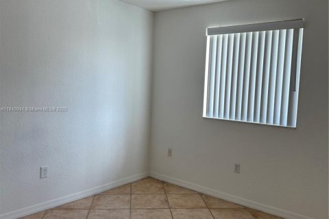 Villa ou maison à louer à Doral, Floride: 3 chambres, 119.84 m2 № 1939889 - photo 16