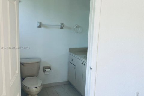 Villa ou maison à louer à Doral, Floride: 3 chambres, 119.84 m2 № 1939889 - photo 11