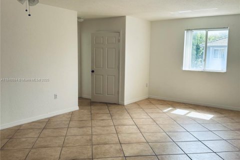 Villa ou maison à louer à Doral, Floride: 3 chambres, 119.84 m2 № 1939889 - photo 7