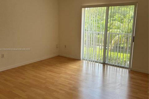 Villa ou maison à louer à Doral, Floride: 3 chambres, 119.84 m2 № 1939889 - photo 10