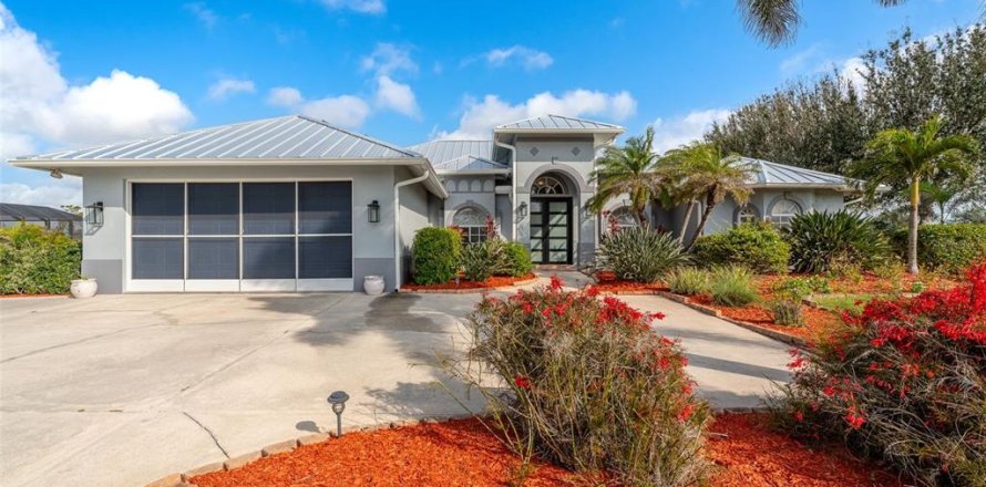 Villa ou maison à Rotonda, Floride 4 chambres, 246.56 m2 № 1524353