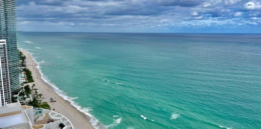 Condo in Sunny Isles Beach, Florida, 4 bedrooms № 1645161
