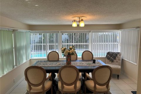 House in Seminole, Florida 3 bedrooms, 121.79 sq.m. № 1843342 - photo 9