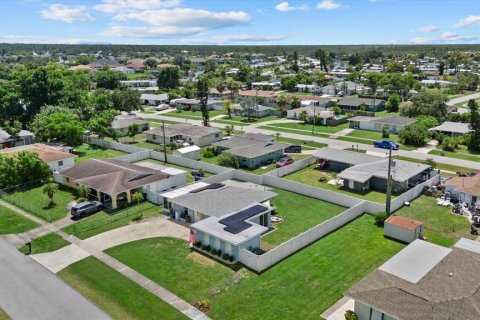 Villa ou maison à vendre à North Port, Floride: 2 chambres, 104.42 m2 № 2323984 - photo 29
