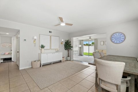 Villa ou maison à vendre à North Port, Floride: 2 chambres, 104.42 m2 № 2323984 - photo 4