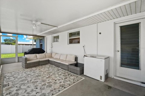 Villa ou maison à vendre à North Port, Floride: 2 chambres, 104.42 m2 № 2323984 - photo 25