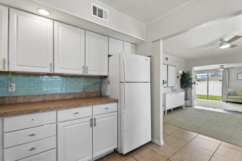 Villa ou maison à vendre à North Port, Floride: 2 chambres, 104.42 m2 № 2323984 - photo 13